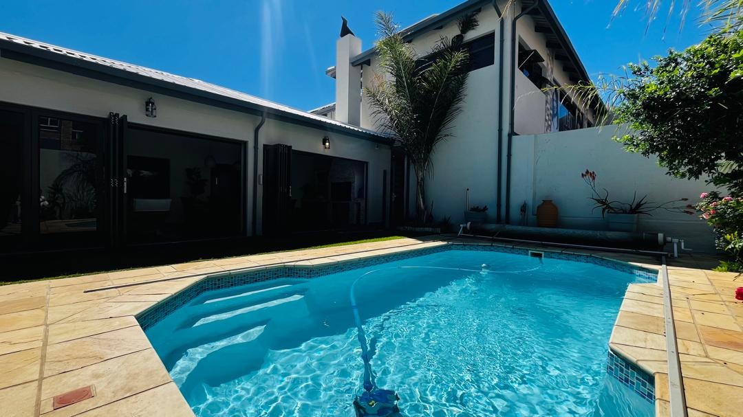 4 Bedroom House for Sale in Kleine Kuppe