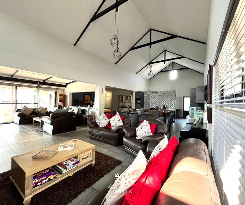 4 Bedroom House for Sale in Omeya Golf Estate